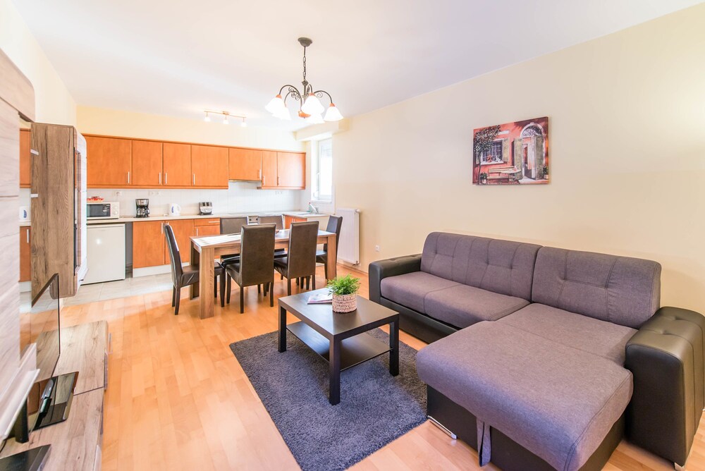 Camera (One Bedroom Apartment 4 Persons)