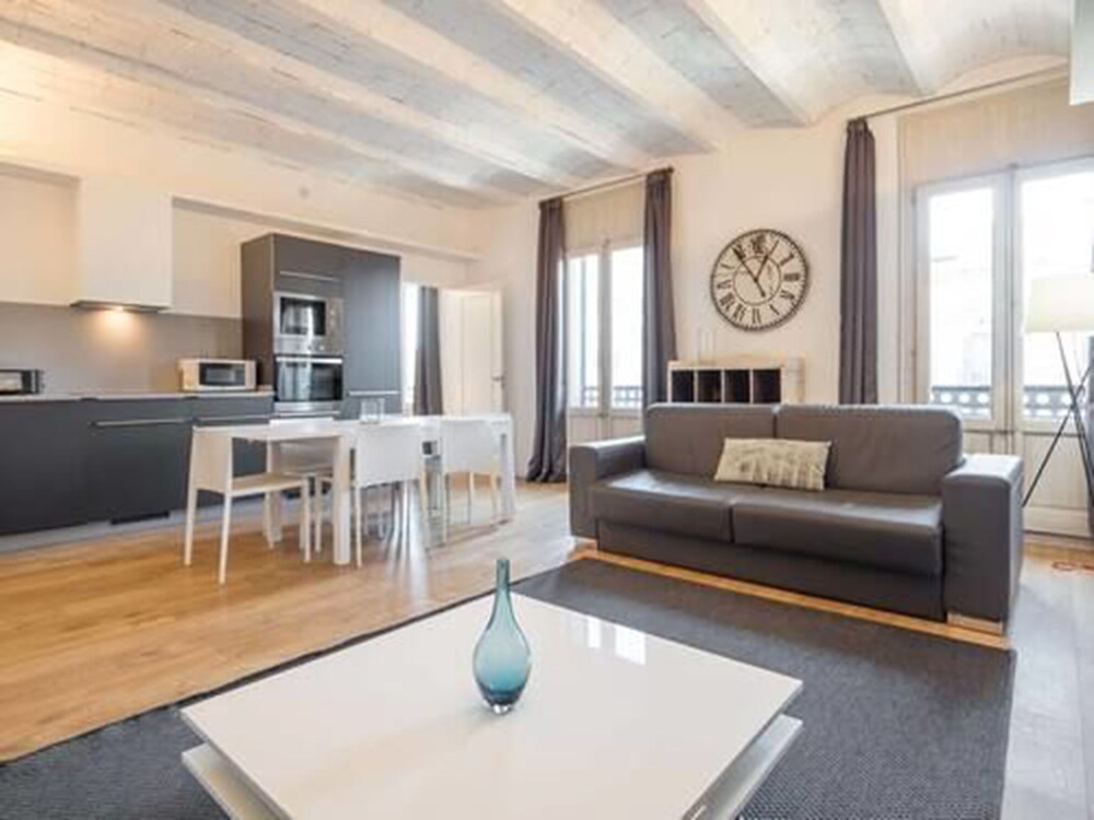 Superior Apartment, 3 Bedrooms - Living Room