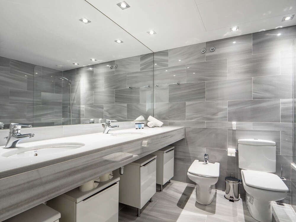 Superior Apartment, 3 Bedrooms - Bathroom