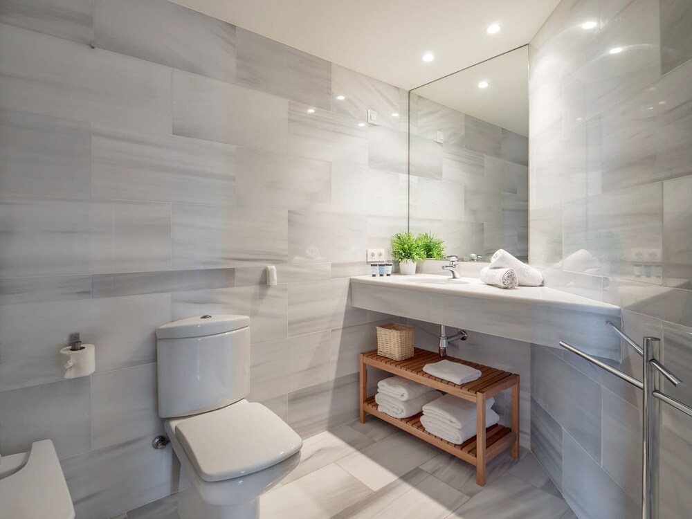 Superior Apartment, 2 Bedrooms - Bathroom
