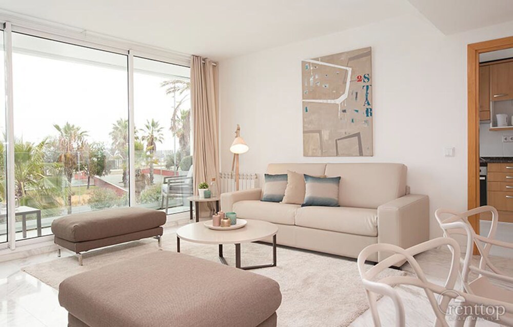 Beachfront 3 Bedroom Apartment - Living Room