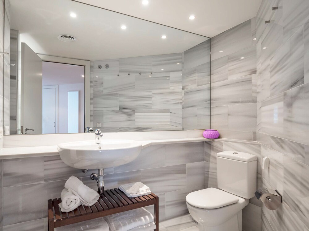 Superior Apartment, 2 Bedrooms - Bathroom