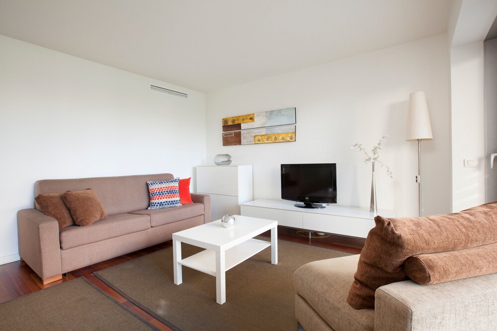 Apartment, 3 Bedrooms - Living Room