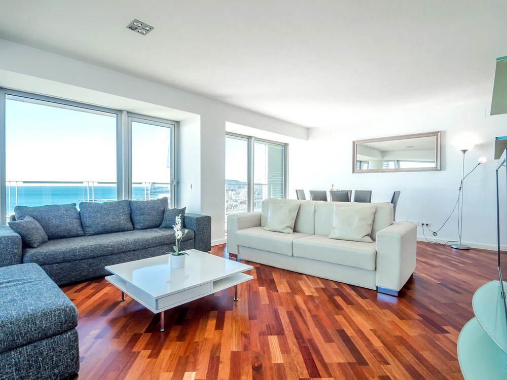 Superior Apartment, 4 Bedrooms - Living Room