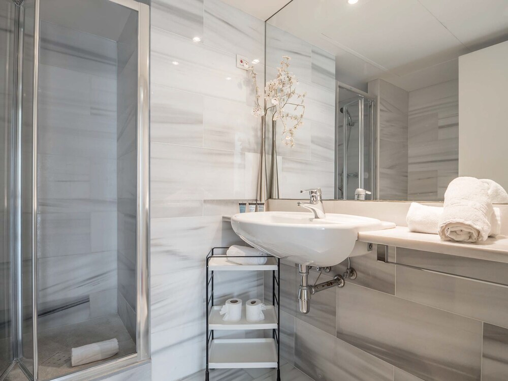 Apartment, 3 Bedrooms - Bathroom