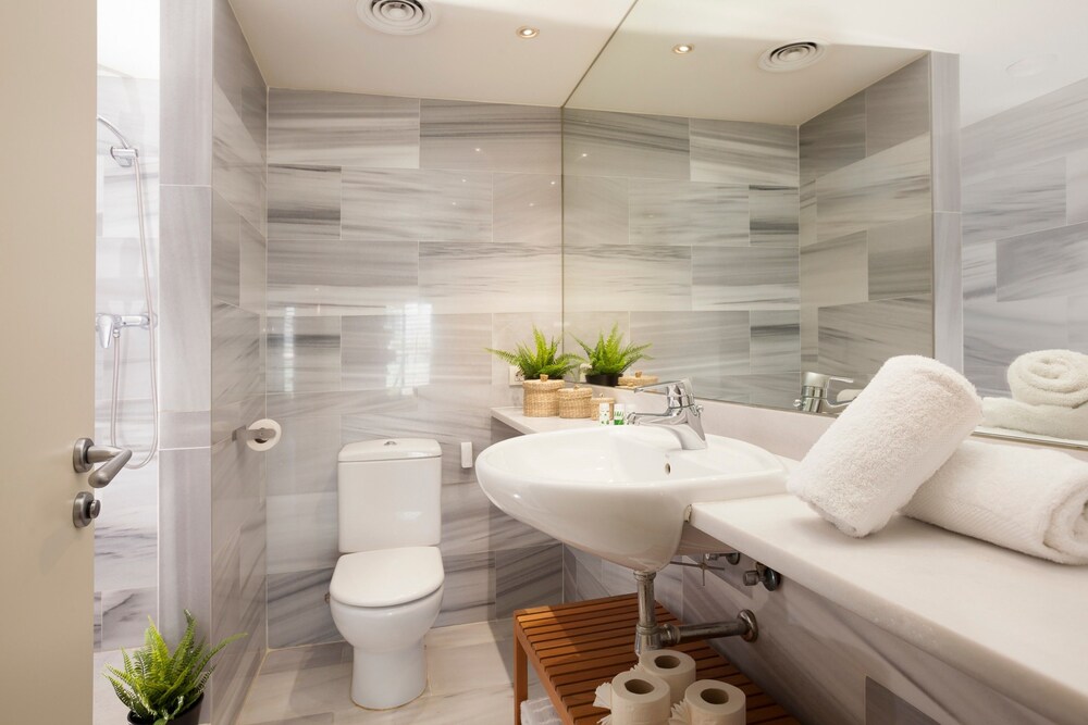 Apartment, 2 Bedrooms - Bathroom