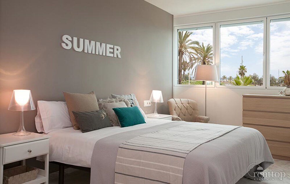 Beachfront 3 Bedroom Apartment - Guestroom