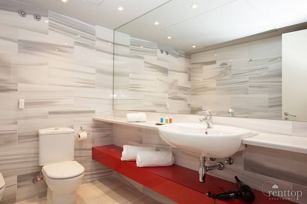 Superior Apartment, 4 Bedrooms - Bathroom