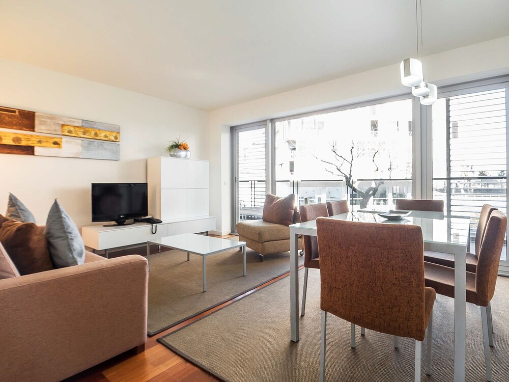 Apartment, 3 Bedrooms - Living Room