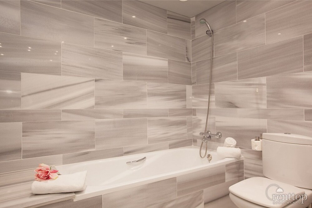 Superior Apartment, 4 Bedrooms - Bathroom