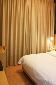 Beijing Vacations - Beijing Tiantan Xingcheng Hotel - Property Image 9