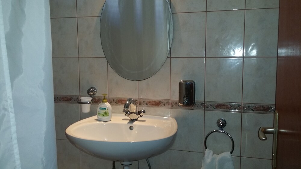 Apartment, 2 Bedrooms, Balcony - Bathroom