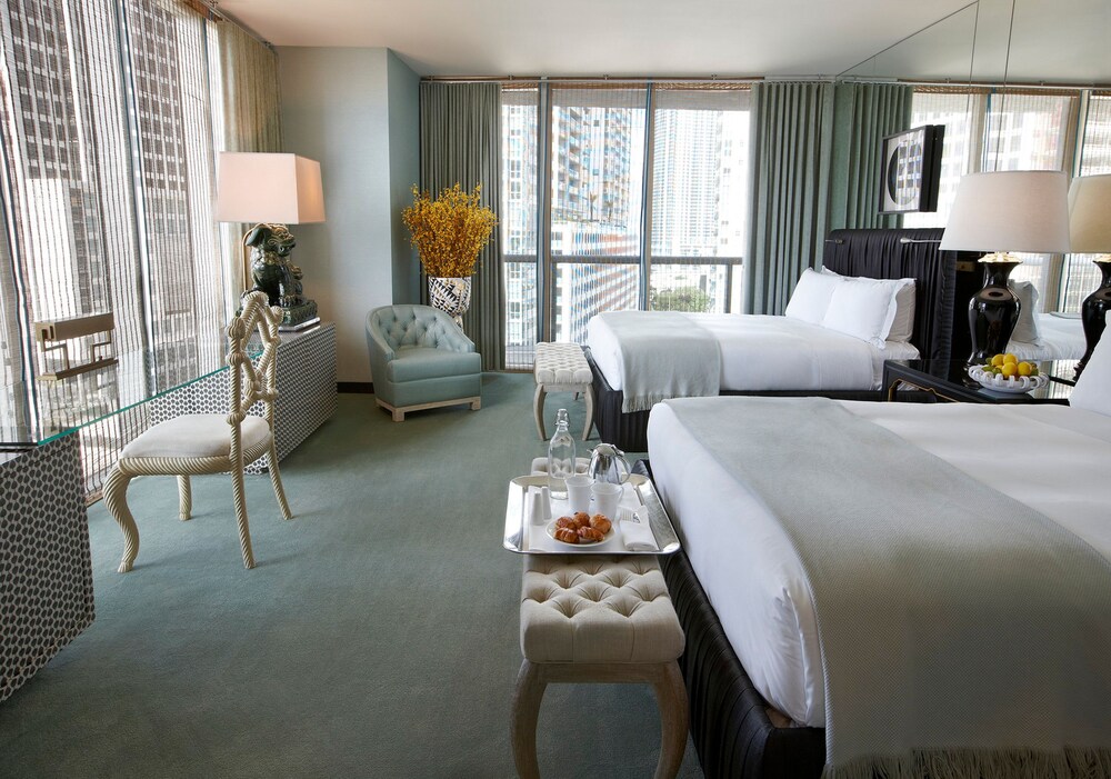 Room, W Miami