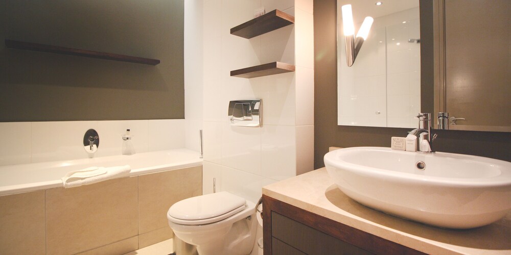 Studio, 1 King Bed - Bathroom
