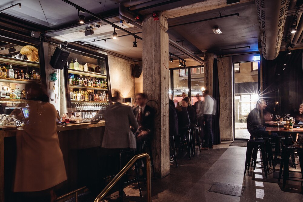 Hotel Bar
