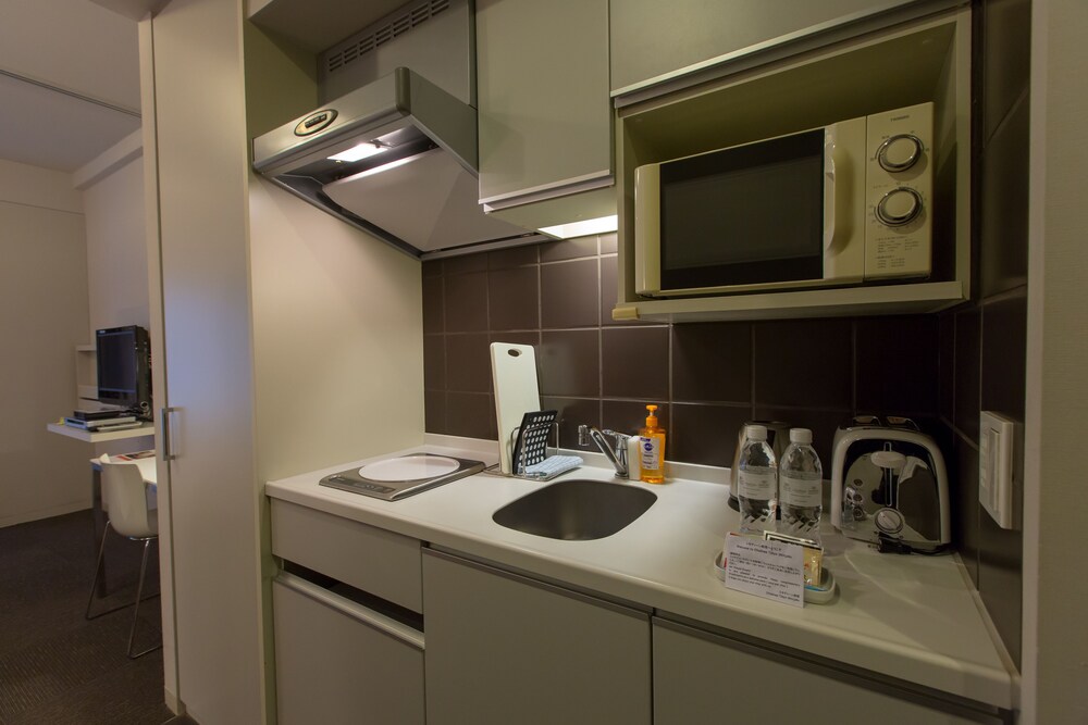 Private kitchenette, Citadines Shinjuku Tokyo