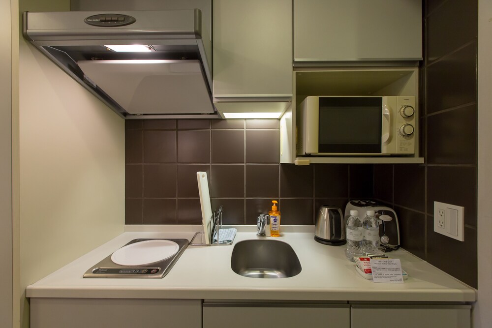 Private kitchenette, Citadines Shinjuku Tokyo