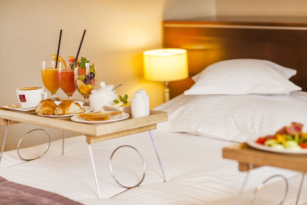 Room Service - Dining