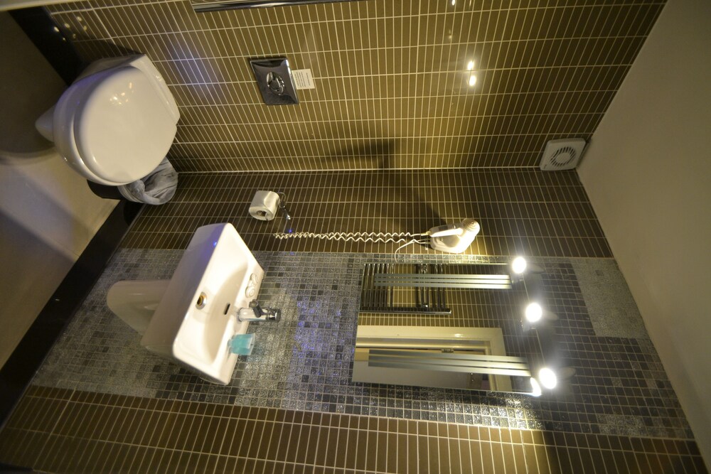 Double Room - Bathroom