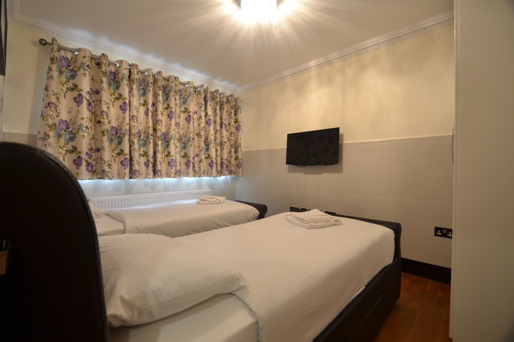 Superior Apartment, 3 Bedrooms - Guestroom