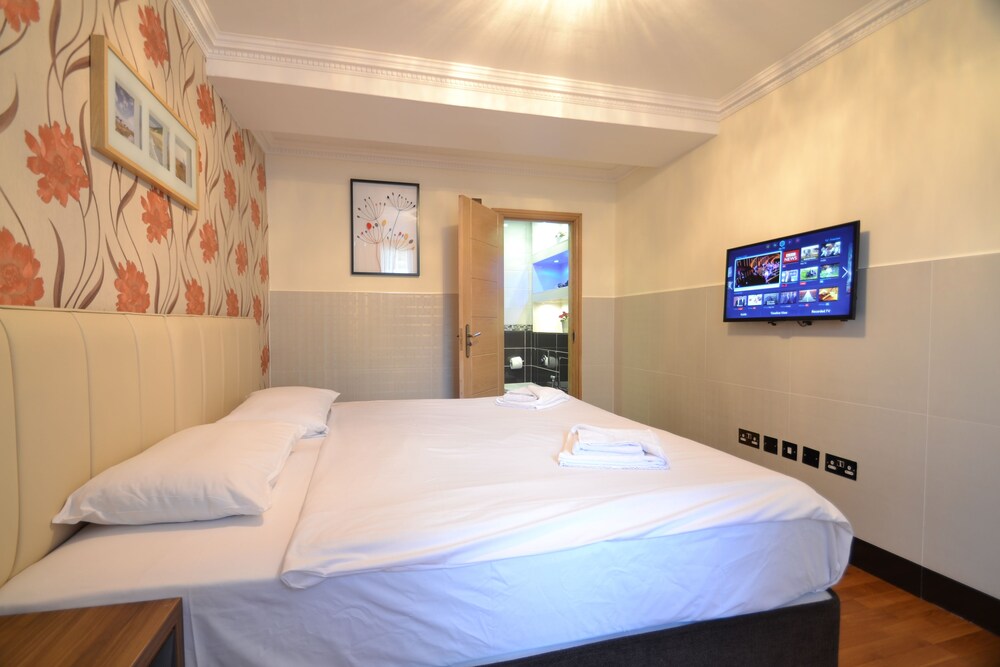 Superior Apartment, 3 Bedrooms - Guestroom