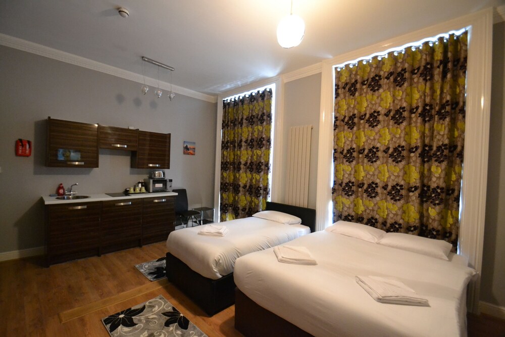 Standard Studio (1 Double and 1 Single Bed) - Guestroom