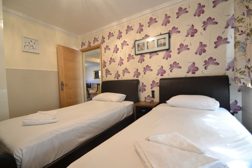 Superior Apartment, 3 Bedrooms - Guestroom