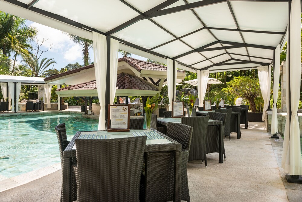 Poolside Bar