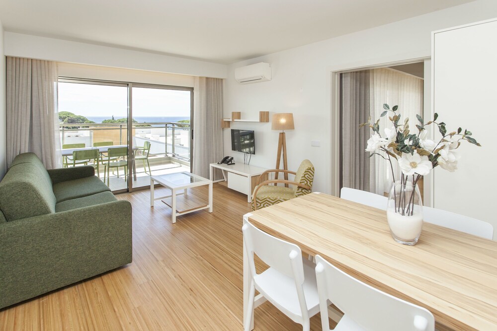 Superior Apartment, 2 Bedrooms, Sea View (Prestige) - Living Area