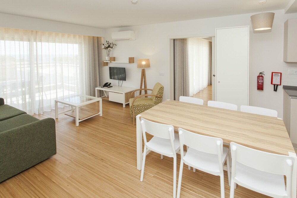 Apartment, 2 Bedrooms (Prestige) - In-Room Dining