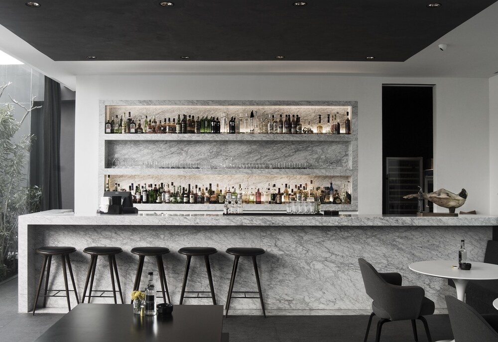 Hotel Bar