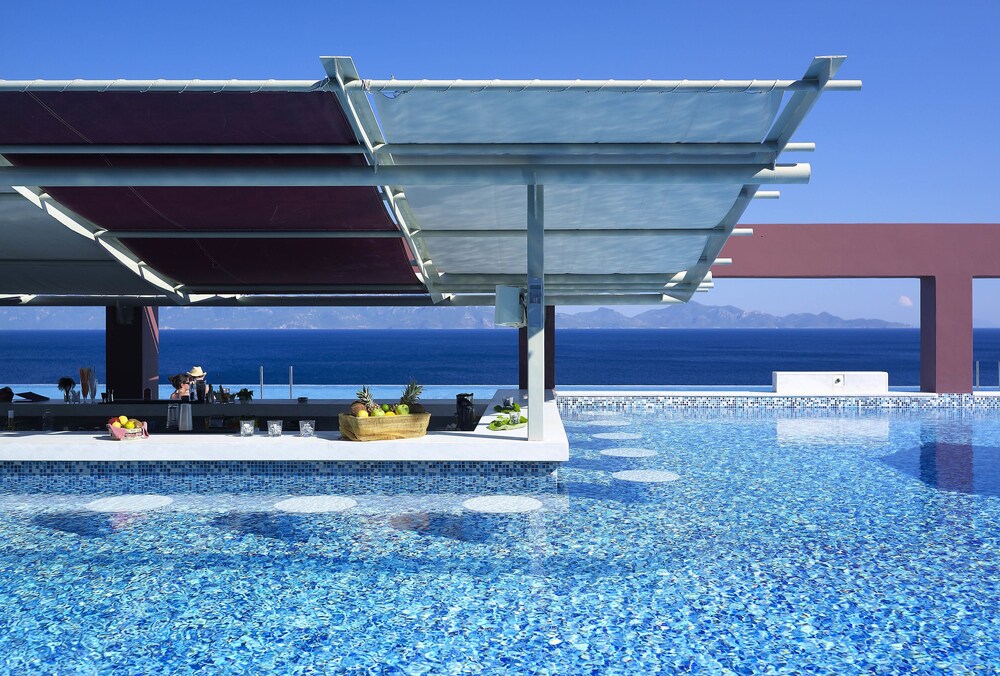Poolside Bar