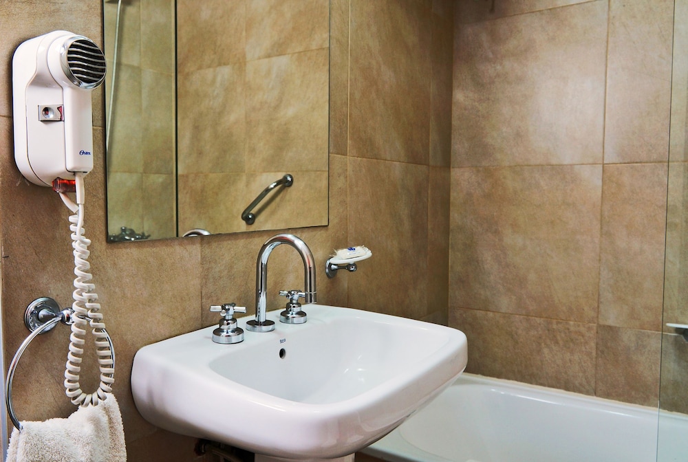 Studio - Bathroom
