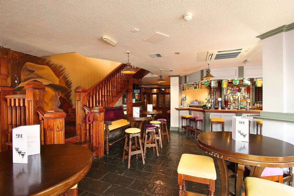 Hotel Bar
