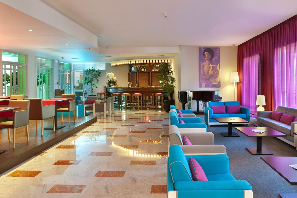Hotel Bar