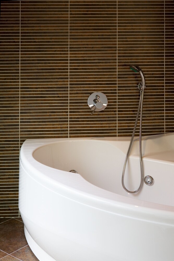 Jetted Tub