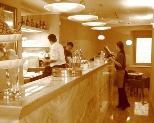 Hotel Bar