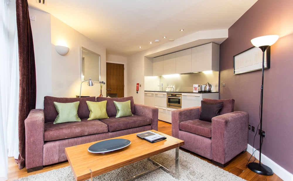 Superior Apartment with Balcony - Guestroom