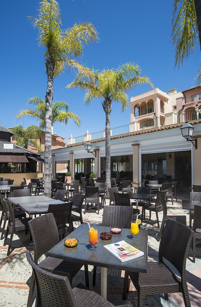 Poolside Bar