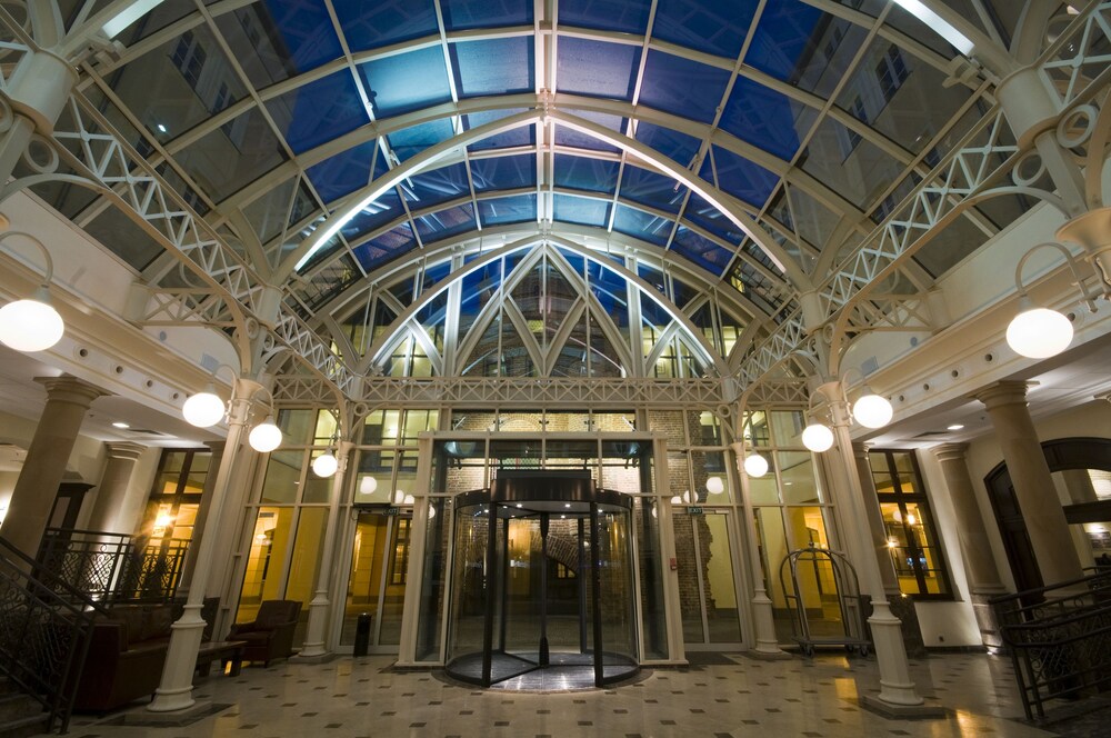 Lobby-lounge