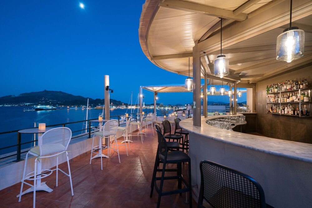 Hotel Bar