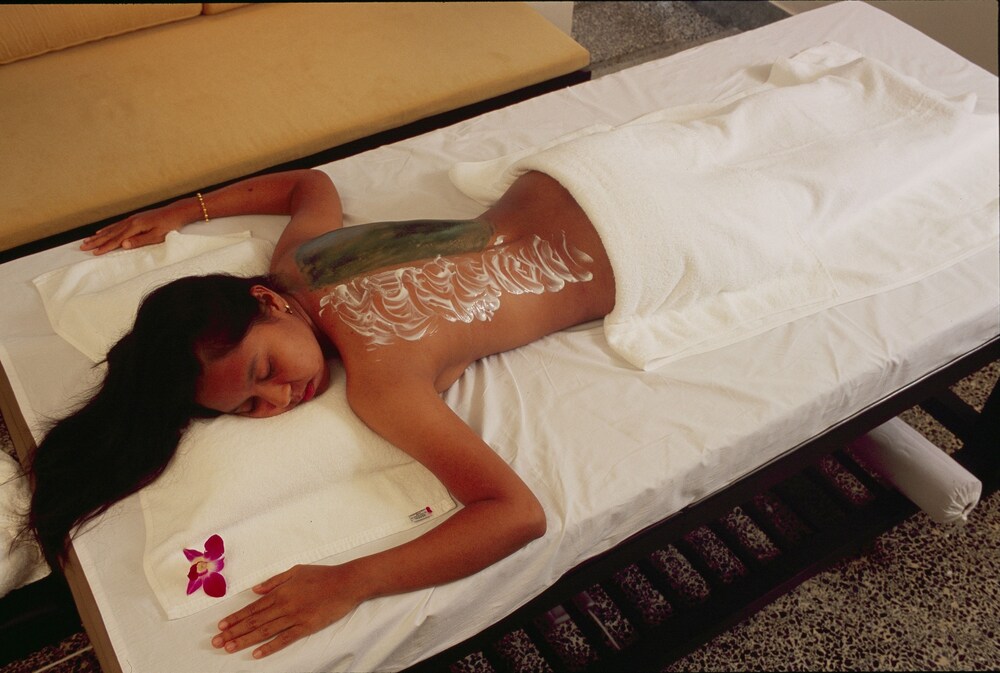 Spa treatment, APSARA Beachfront Resort and Villa