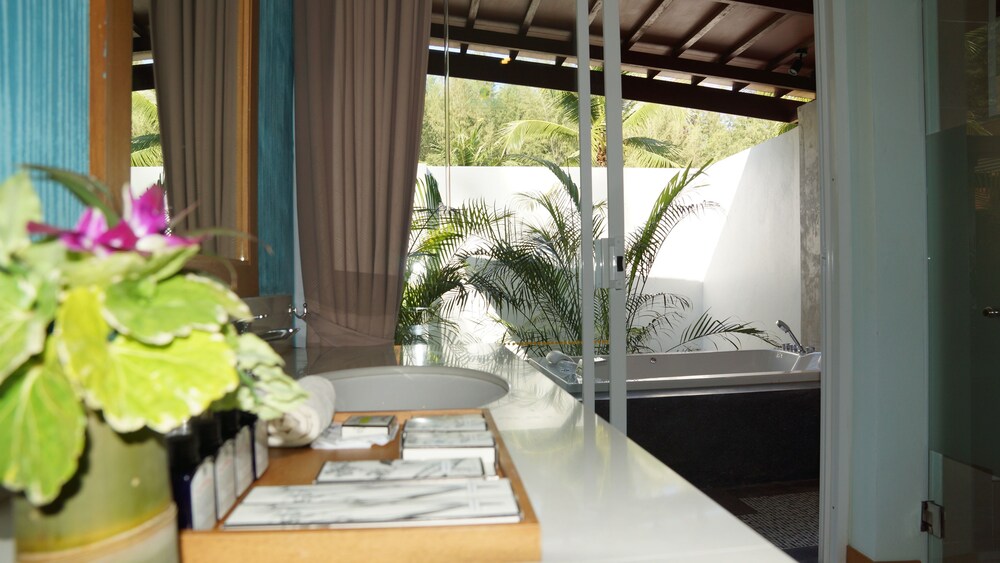 Bathroom, APSARA Beachfront Resort and Villa