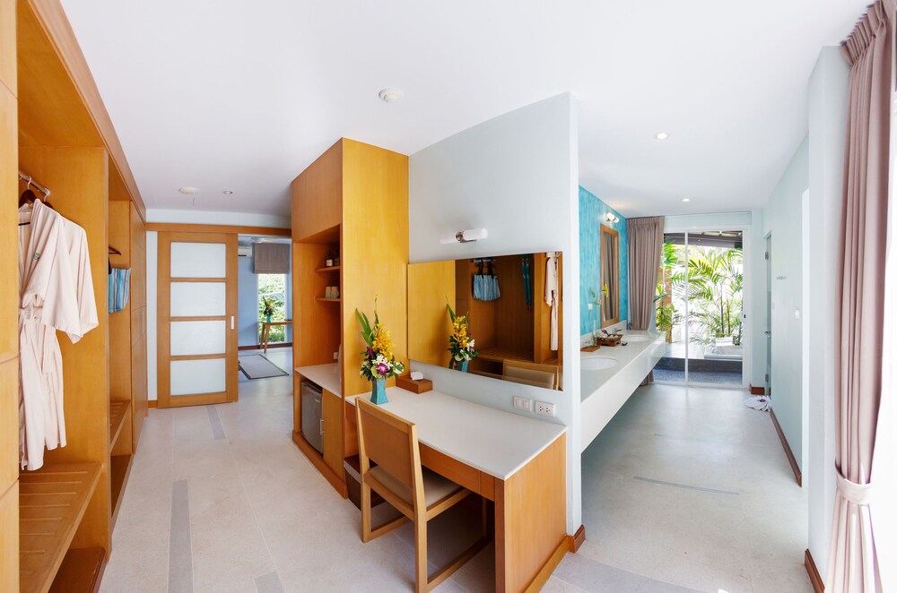 Room, APSARA Beachfront Resort and Villa