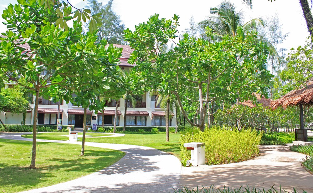 Spa, APSARA Beachfront Resort and Villa