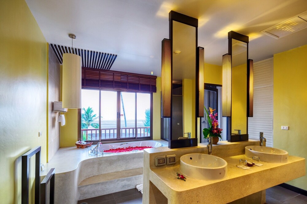 Bathroom, APSARA Beachfront Resort and Villa