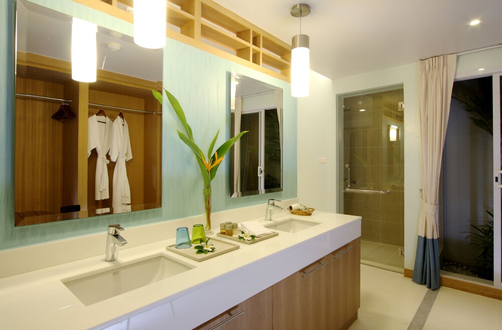 Bathroom, APSARA Beachfront Resort and Villa