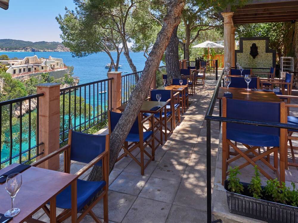 Poolside Bar