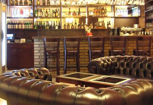 Hotel Bar