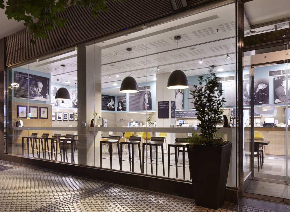 Food Court